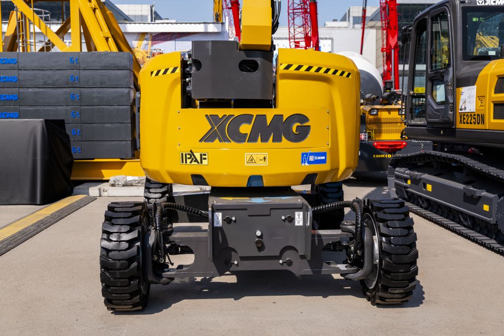 Коленчатый дизельный подъемник XCMG XGA18K фото 3