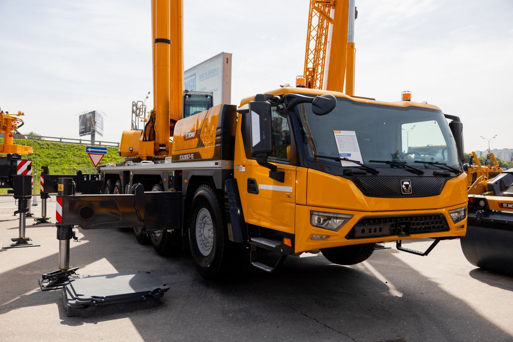 Polnoprivodnyj vsedorozhnyj kran XCMG XCA200G7-1S