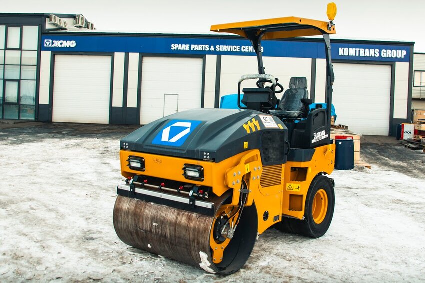 Мини-каток XCMG XMR403VT