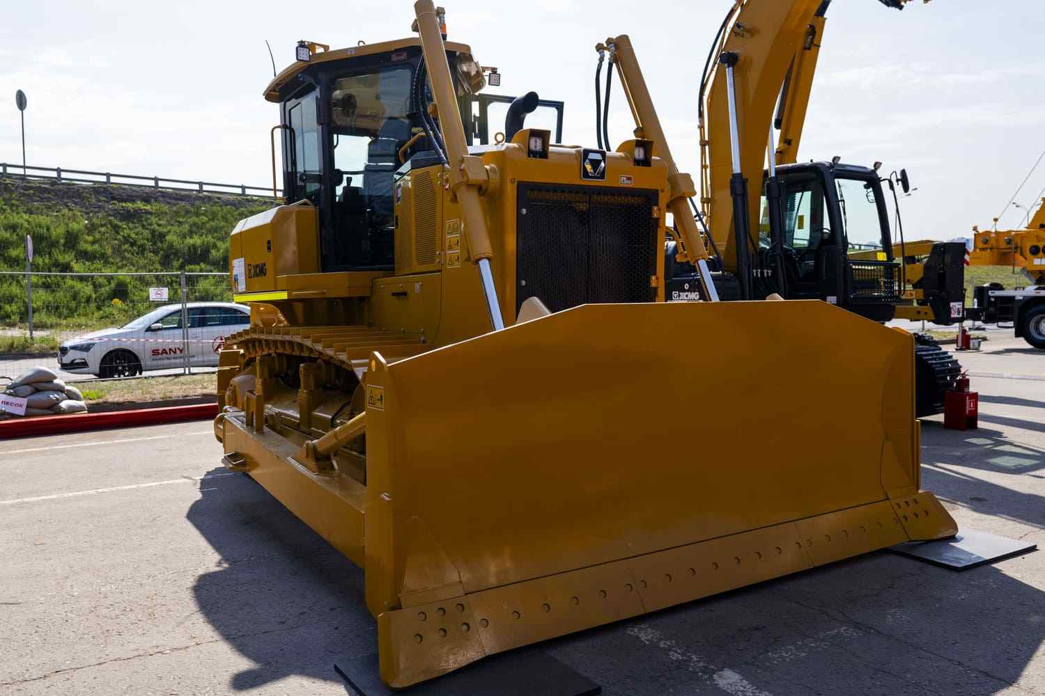 Гусеничный бульдозер XCMG D260 фото 6