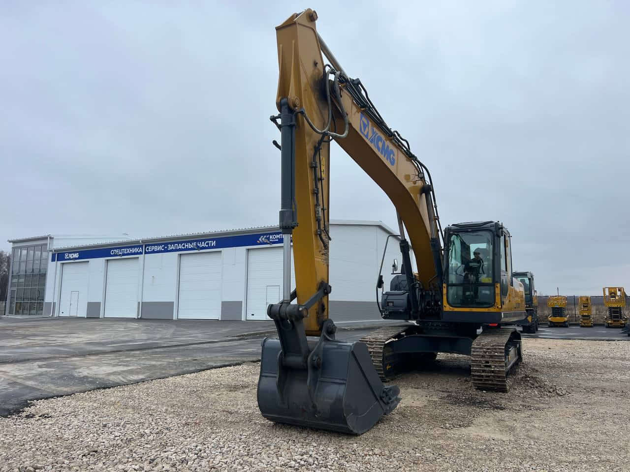 Гусеничный экскаватор XCMG XE225DN фото 1