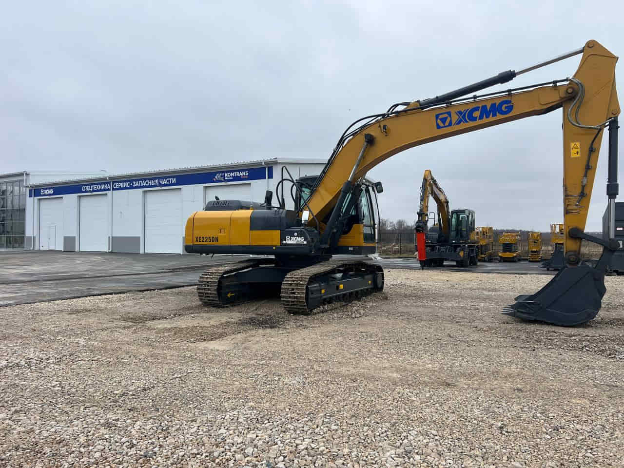 Гусеничный экскаватор XCMG XE225DN фото 2