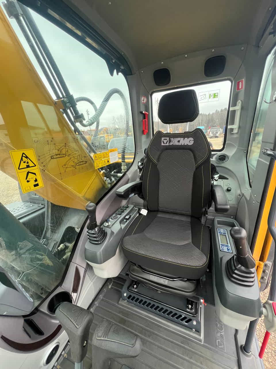 Гусеничный экскаватор XCMG XE225DN фото 5