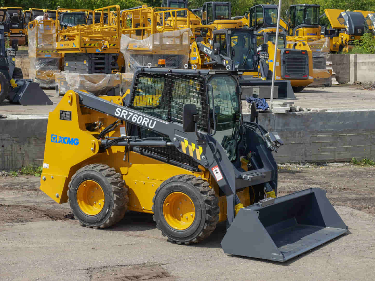 Экскаватор-погрузчик XCMG XC7-SR760RU 1 Экскаватор-погрузчик XCMG XC7-SR760RU 1