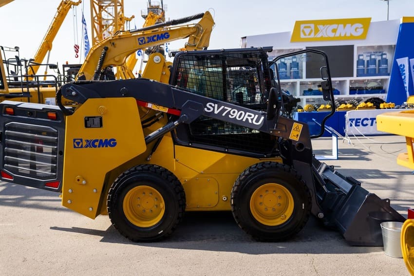 Мини-погрузчик XCMG SV790RU 3