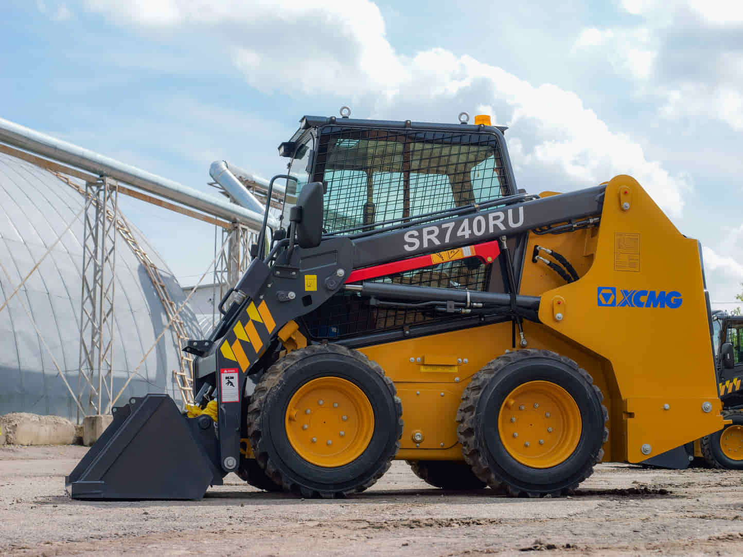 Мини-погрузчик XCMG SR740RU Мини-погрузчик XCMG SR740RU