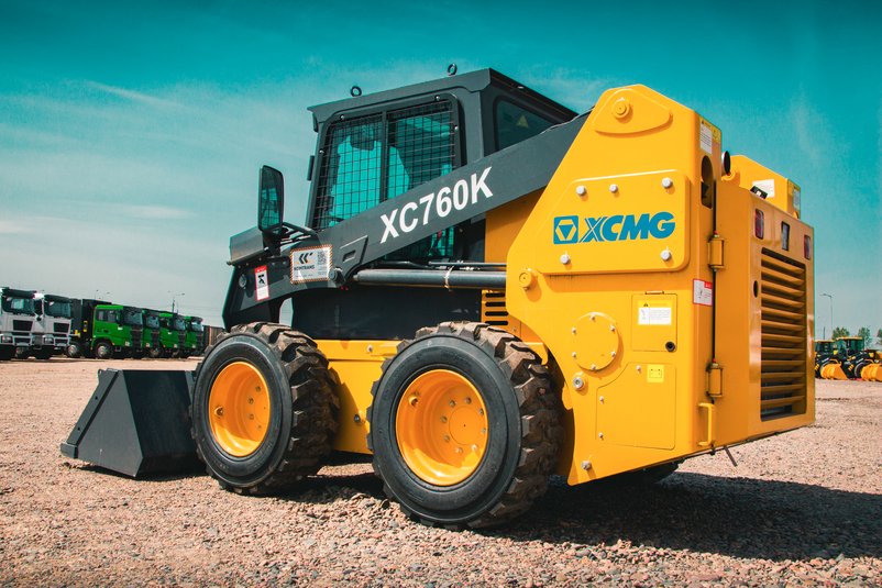 Мини-погрузчик XCMG XC760K фото 2