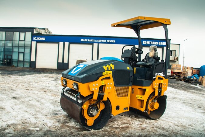 Каток XCMG XMR303