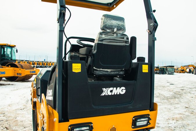 Каток XCMG XMR303