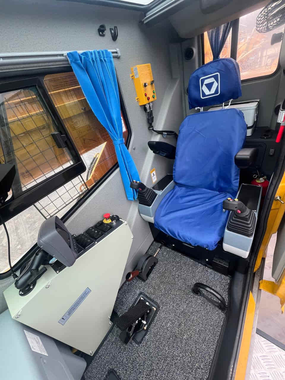 Гусеничный экскаватор XCMG XE215C изображение 5